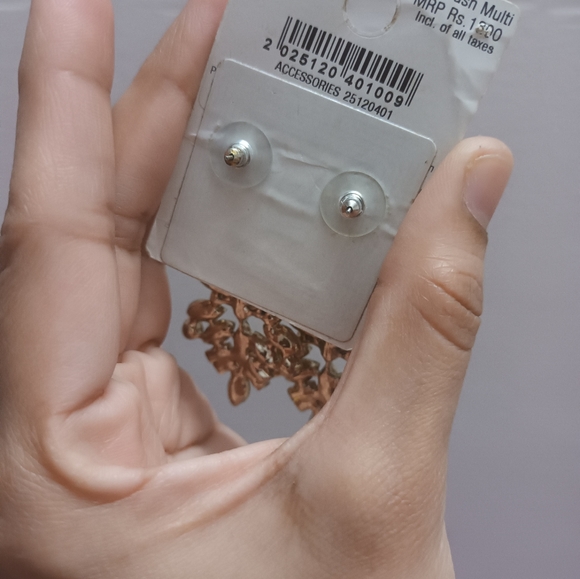 Beautiful earrings - Picture 6 of 6